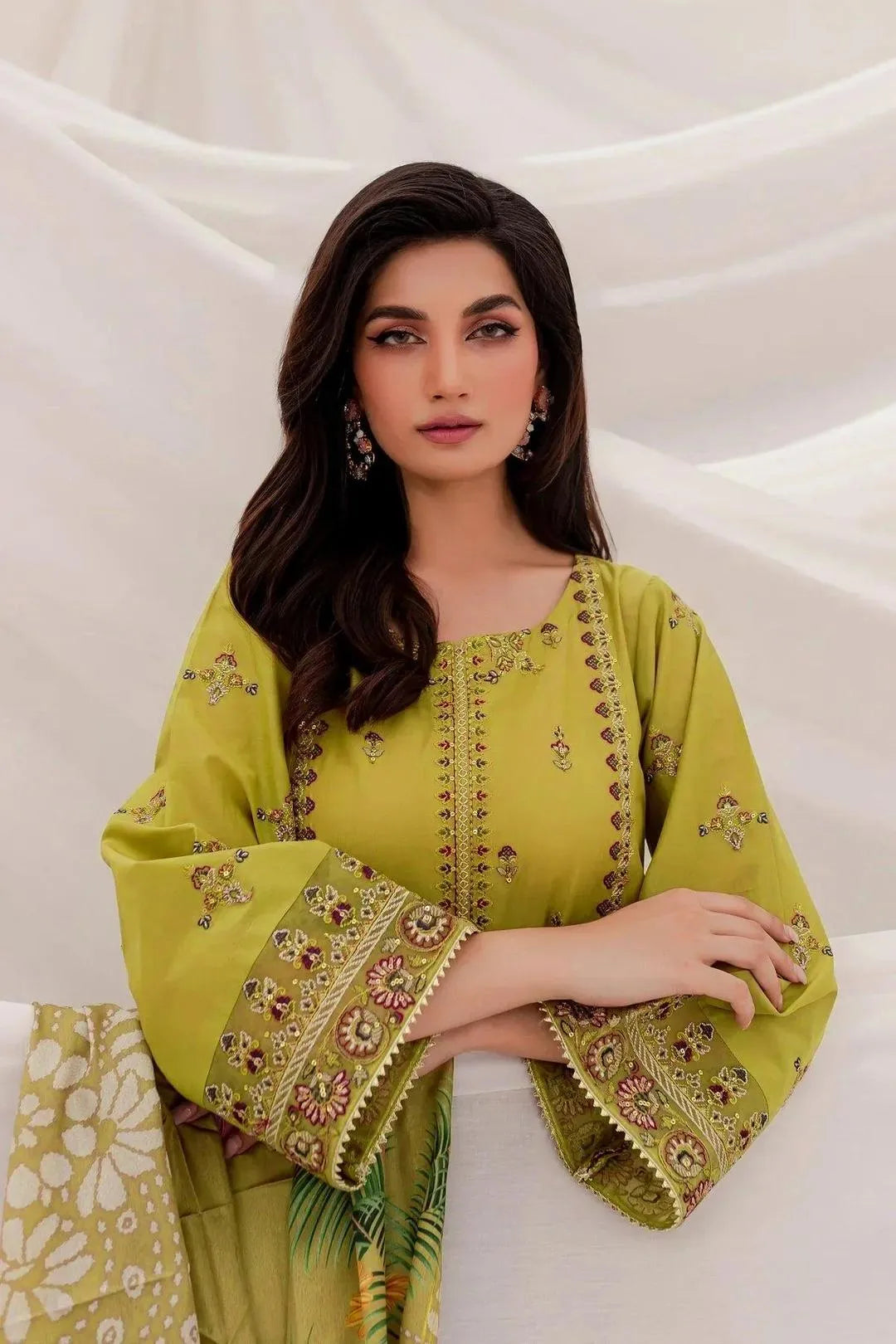 3 Pcs Women's Unstitched Embroidered Suit