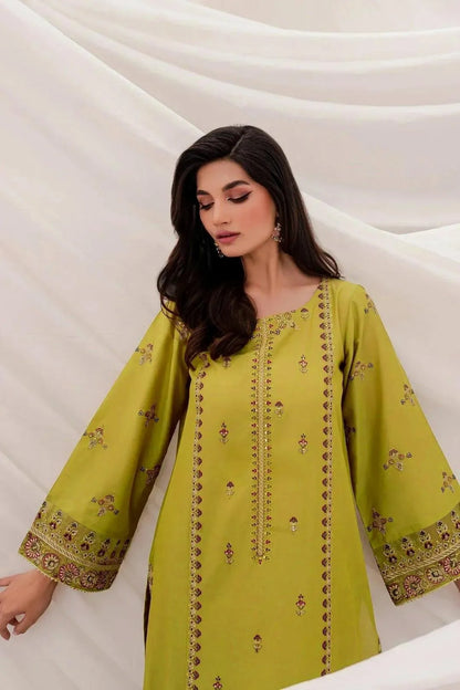 3 Pcs Women's Unstitched Embroidered Suit