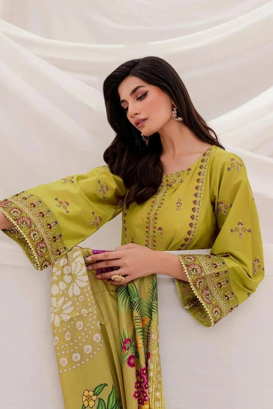 3 Pcs Women's Unstitched Embroidered Suit